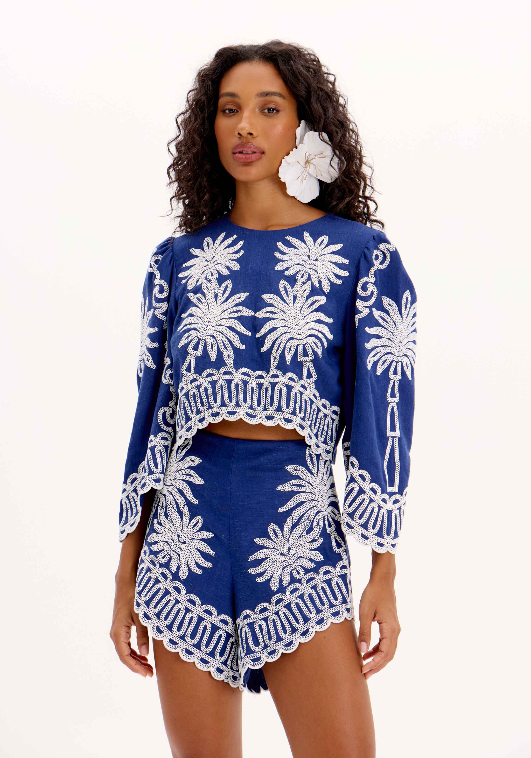 LP EMBROIDERED CROPPED BLOUSE AND SHORTS SET