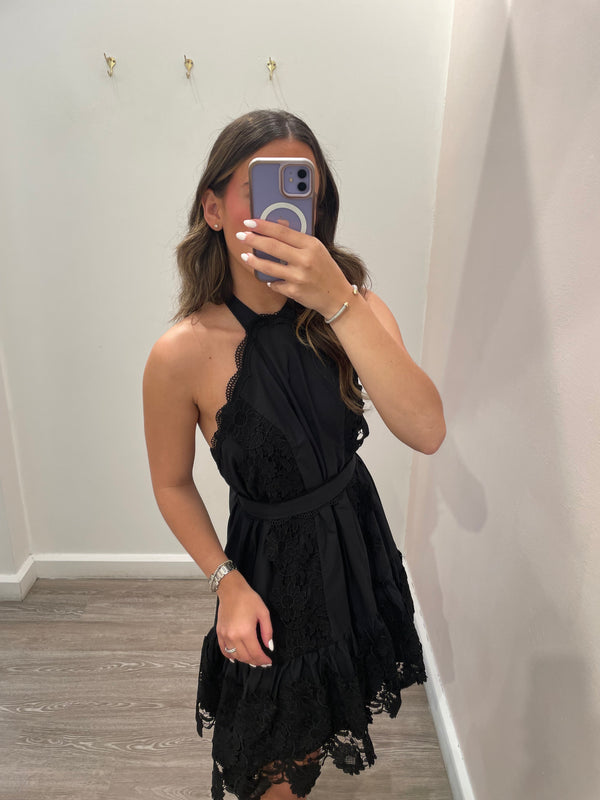 SHORT APLIQUE BLACK DRESS